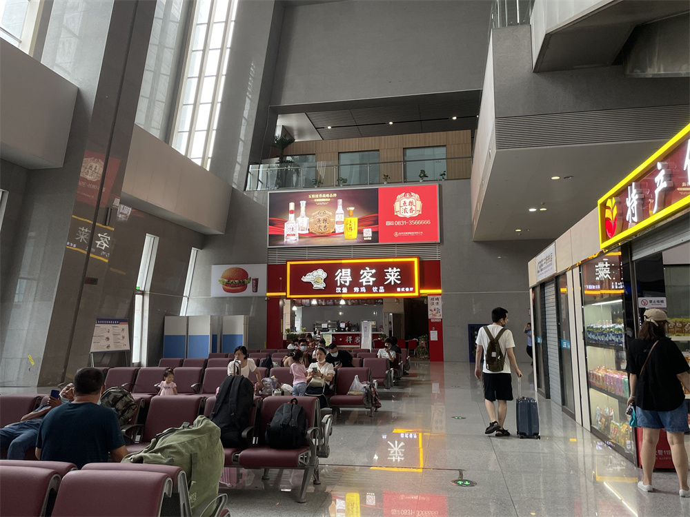 新鄉高鐵站廣告