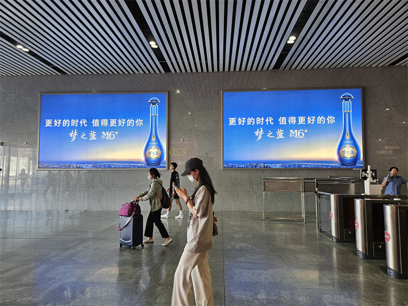 新鄉高鐵站廣告